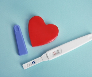 丁桂儿脐贴适用年龄没明确规定，但初次使用必须满月